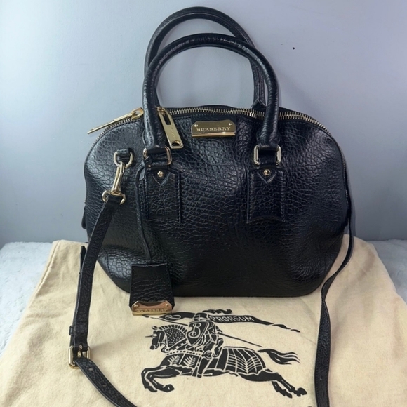 Burberry Handbags - Burberry black leather crossbody